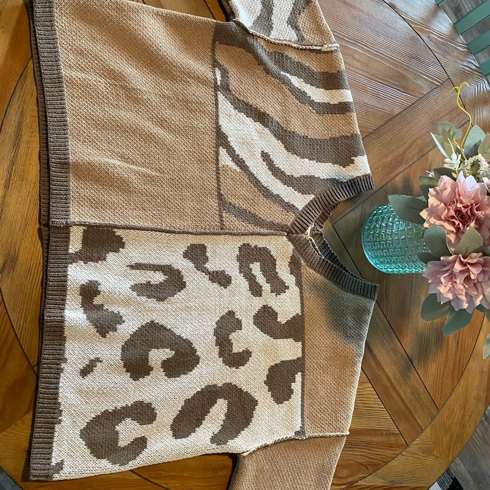 POL - New Sweater - Picture 3 of 3